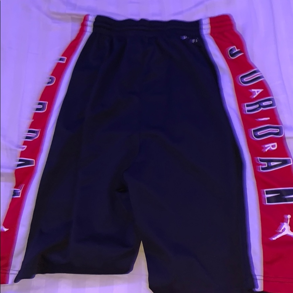 Air Jordan Red Striped Shorts Youth XL - Picture 4 of 4